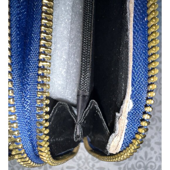 Quilted Blue Double-Zipper Wallet With Wristlet Strap & Multiple Compartments - Picture 4 of 4